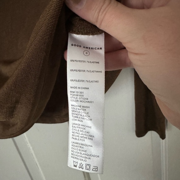 Good American Shimmer Asymmetric Neck Long Sleeve Top - Picture 10 of 10